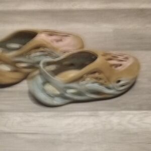 Kids Sneakers in Tan and Gray